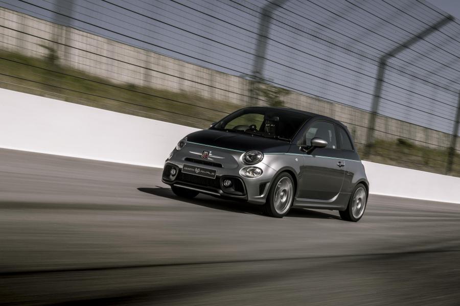  Abarth 695C Rivale 2017 года  (UK) (фото 9 из 12)